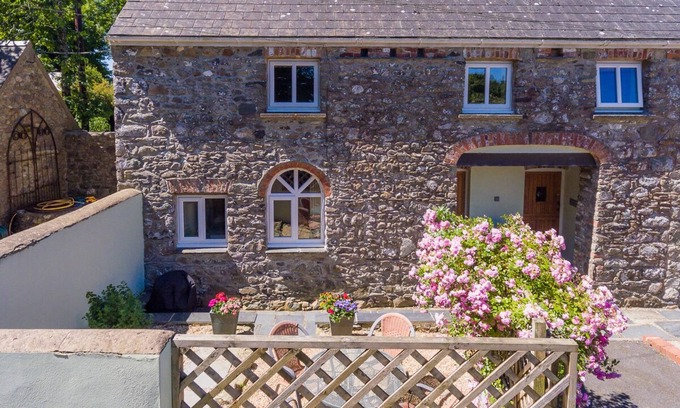 Haverfordwest Cottage | Wonderful holiday cottage, peaceful location with indoor heated swimming pool