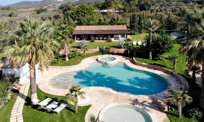 Campiglia Marittima Villa | Wonderful private villa with WIFI, private pool, hot tub, A/C, TV, patio and pets allowed