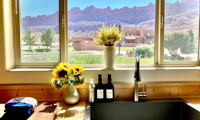 Moab South Valley House | Wonderful New Listing- Moab Getaway Renovated Luxury Rim Vista *Pool Hot-tub*