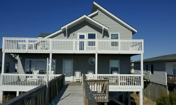 Ocean Isle Beach House | Wonderful ocean front family cottage!