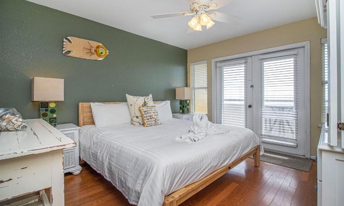 San Jacinto House | Wonderful oceanfront, dog friendly, with pool