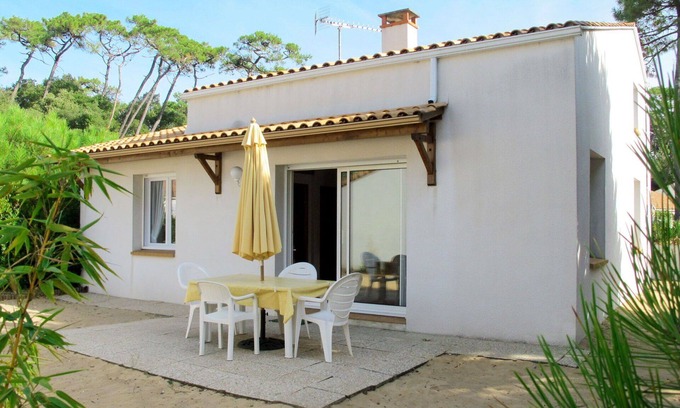 La Tranche-sur-Mer House | Wonderful private villa for 4 guests with WIFI, TV, terrace and parking