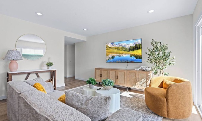 Hawthorne House | Wonderful Pool Home Next to SOFI, Intuit, LAX, KIA