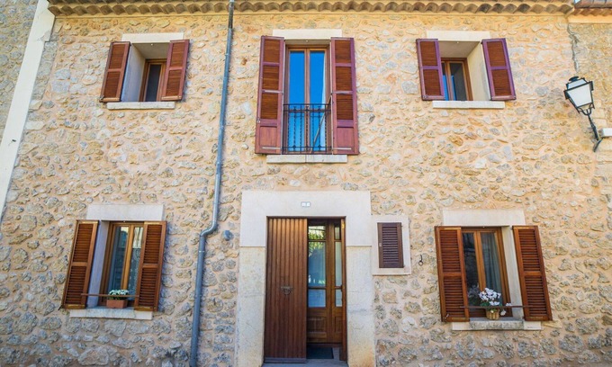 Mancor de la Vall House | Wonderful private villa for 8 guests with hot tub, WIFI, A/C, TV, patio and parking