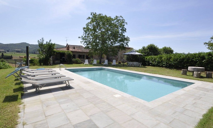 Pieve a Presciano Villa | Wonderful private villa for 9 people with private pool, WIFI, TV and pets allowed