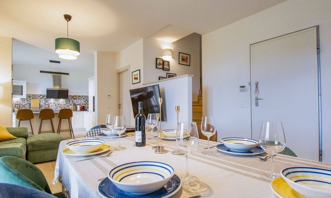Migliarino Villa | Wonderful private villa for 6 guests with hot tub, A/C, WIFI, TV, balcony, pets allowed and park.