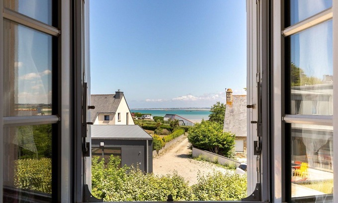 Plouneour-Brignogan-Plages Villa | Wonderful private villa for 8 people with WIFI, TV, terrace, pets allowed and parking