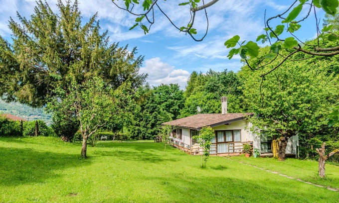 Claino Con Osteno House | Wonderful private villa for 4 people with WIFI, TV, patio, pets allowed and panoramic view