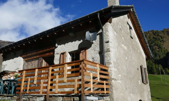 Blenio House | Wonderful private villa for 5 people with WIFI, TV, pets allowed, panoramic view and parking
