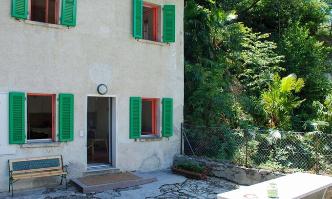 Bellinzona House | Wonderful private villa for 4 guests with WIFI, TV, patio, pets allowed, panoramic view and park.