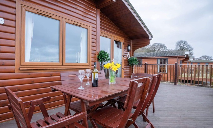 Kinross House | Wonderful private villa for 6 guests with WIFI, TV and balcony
