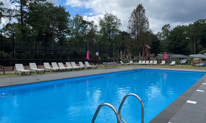 Bosgebied Hoenderloo House | Wonderful private villa for 4 people with WIFI, A/C, pool, TV, terrace, pets allowed and parking