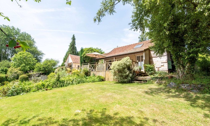 Carentan House | Wonderful private villa for 4 guests with WIFI, TV, terrace, pets allowed and parking