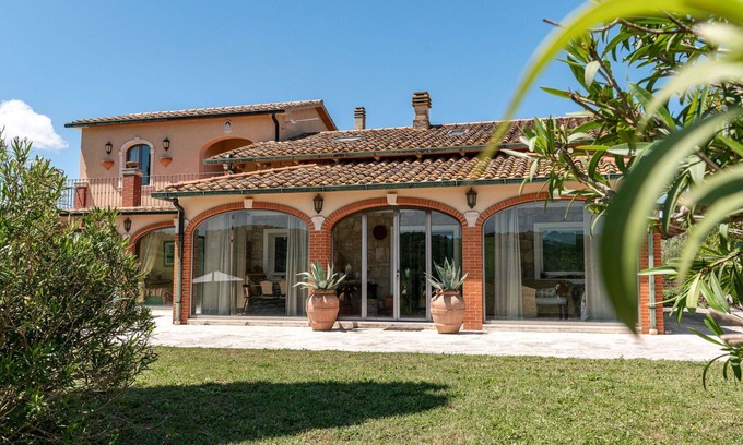 Manciano Villa | Wonderful private villa for 9 guests with A/C, WIFI, private pool, patio and pets allowed