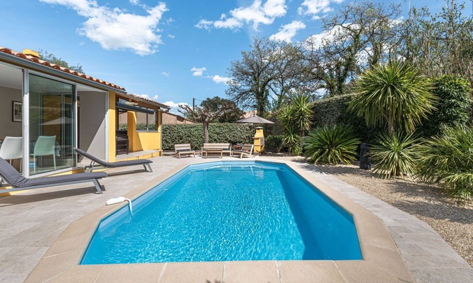 Cogolin House | Wonderful private villa for 4 people with WIFI, A/C, private pool, TV, terrace and pets allowed