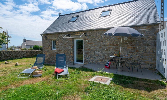 Plogoff House | Wonderful private villa for 4 people with TV, terrace, pets allowed and parking