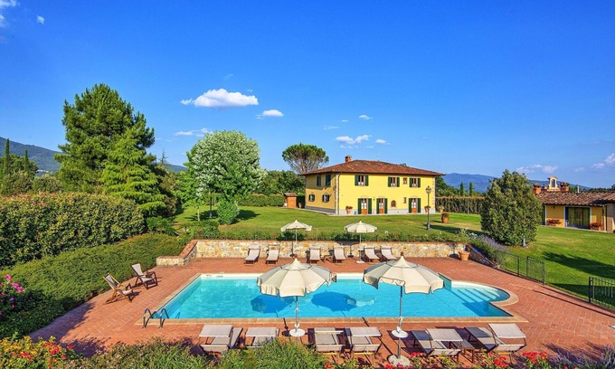 Porrena Villa | Wonderful private villa with private pool, WIFI, TV, patio, pets allowed and panoramic view