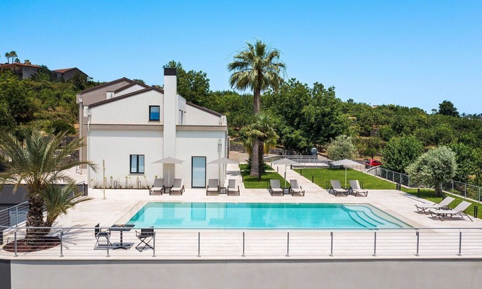 Mascali Villa | Wonderful private villa for 11 people with WIFI, private pool, A/C, TV, terrace and panoramic view