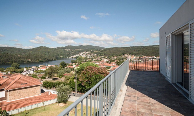 Melres House | Wonderful private villa for 6 people with WIFI, TV and terrace