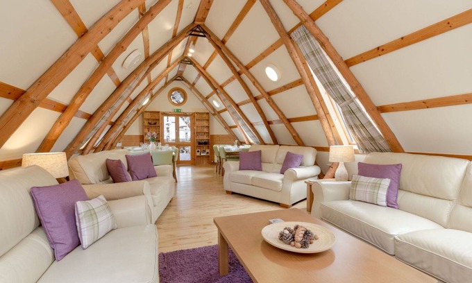 Maybole Villa | Wonderful private villa for 16 people with WIFI, TV, patio, pets allowed, panoramic view and par.