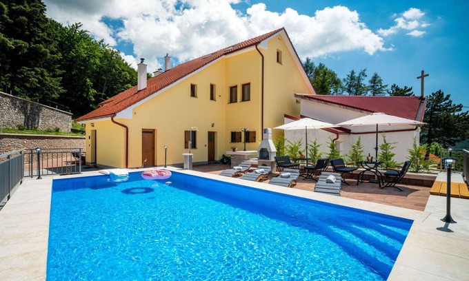 Senj House | Wonderful private villa for 12 guests with WIFI, private pool, TV, terrace and pets allowed