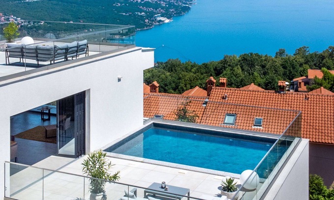 Bregi Villa | Wonderful private villa with private pool, A/C, WIFI, TV, terrace, pets allowed and parking