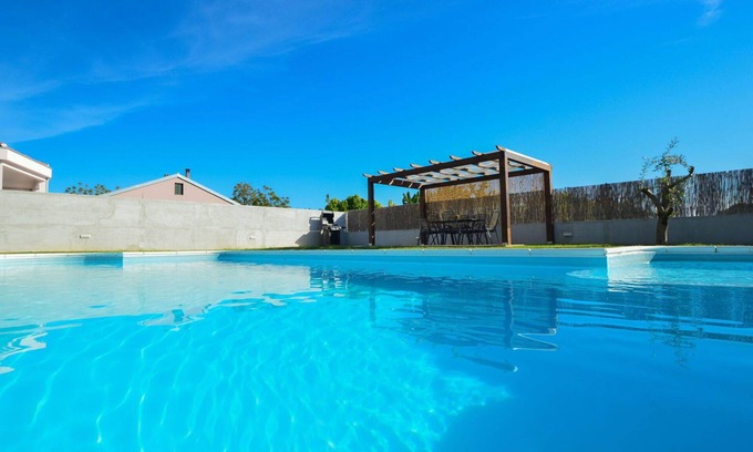Smilcic House | Wonderful private villa for 6 people with private pool, A/C, WIFI, TV, terrace and parking