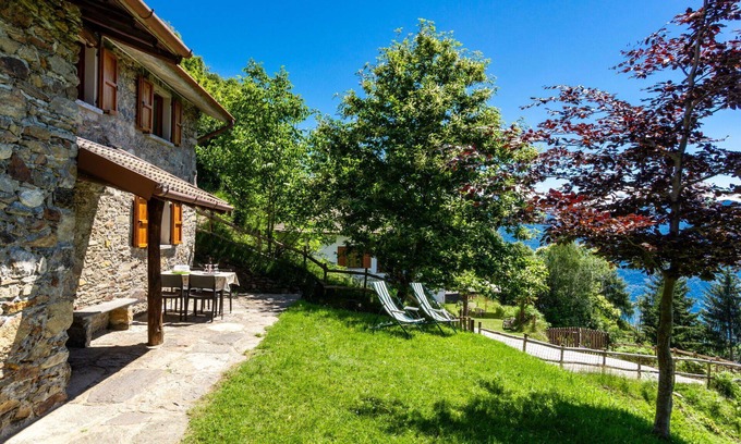 Plesio House | Wonderful private villa for 6 people with WIFI, terrace and pets allowed