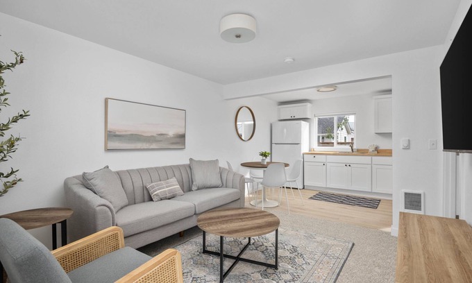 Manzanita Condo | Wonderful Rockaway Location, *Pet Friendly*, Newly Remodeled, Walk to Beach and Downtown, Unit 4