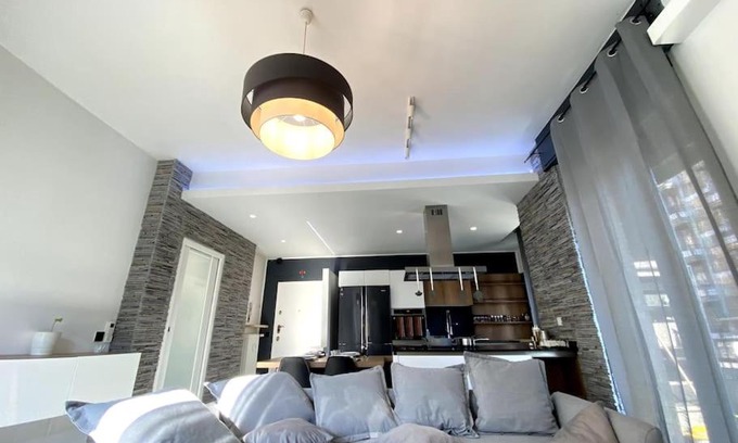 Como Apartment | Wonderful, Roomy, King Bed Apartment W/Garden