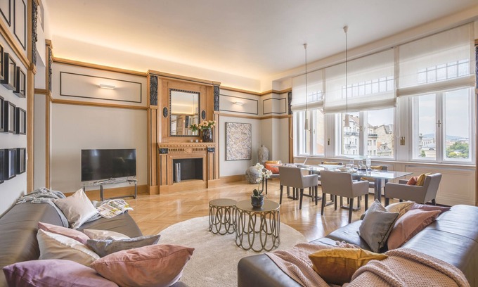 Inner City Budapest Apartment | Wonderful suite overlooking the Great Synagogue. 110 m2 -WiFi - AC