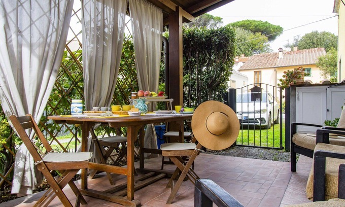 San Giuliano Terme House | Wonderful villa for 6 people with A/C, WIFI, TV, patio and pets allowed