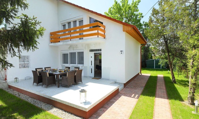 Balatonoszod House | Wonderful villa for 5 people with WIFI, A/C, TV and patio