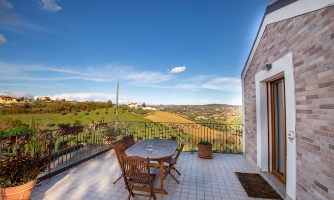 Collecorvino Villa | Wonderful villa for 6 people with A/C, WIFI, terrace and parking