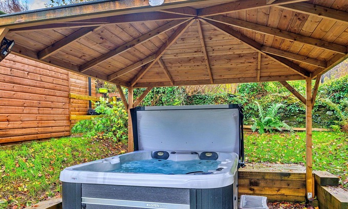 Dolwyddelan House | Wonderful villa for 5 people with hot tub, WIFI and TV