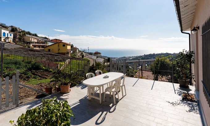 Sanremo House | Wonderful villa for 5 guests with A/C, WIFI, TV, terrace and pets allowed