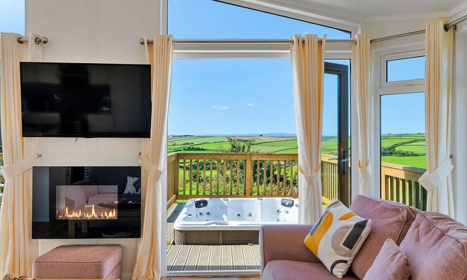 Saint John House | Wonderful villa for 6 people with hot tub, pool, WIFI, terrace, pets allowed and parking