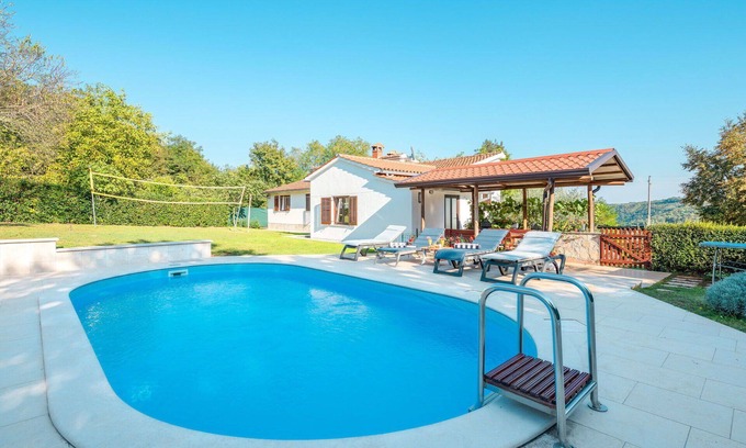 Tinjan House | Wonderful villa for 6 people with WIFI, private pool, A/C, TV, terrace and pets allowed