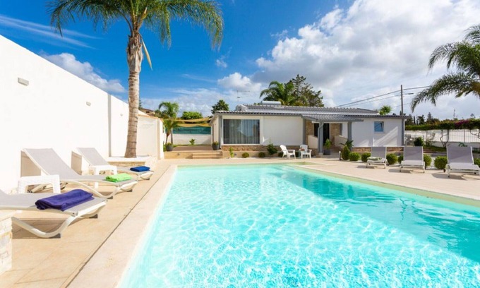 Trappeto Villa | Wonderful villa for 8 guests with WIFI, A/C, private pool, TV and parking
