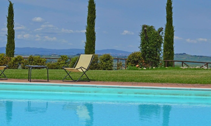 Asciano Villa | Wonderful villa for 6 guests with pool, WIFI, TV, pets allowed and parking