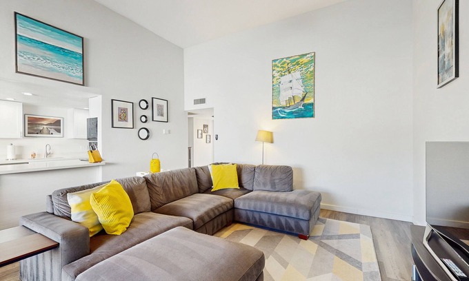 The Lakes Condo | Wonderful waterfront condo with pool, private balcony & fast WiFi - dog-friendly