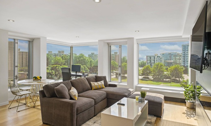 Capitol Hill Apartment | Wonderful Waterfront Apt for 5! Pkg & City Views