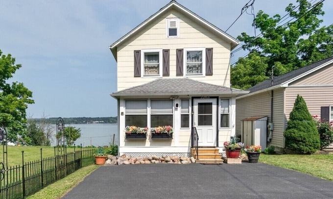Seneca Falls House | Wonderful Wine Getaway: Private Home with lake view
