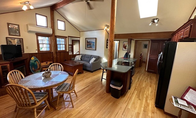 Florence House | Wonderfully located near Bay Street and all the wonderful restaurants. Sauna!