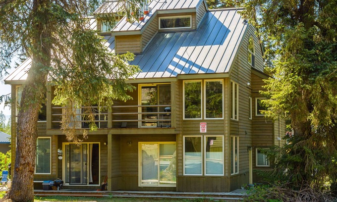 Alyeska Condo | Wonderfully located ski-in/out condo with wood fireplace, loft, mountain views