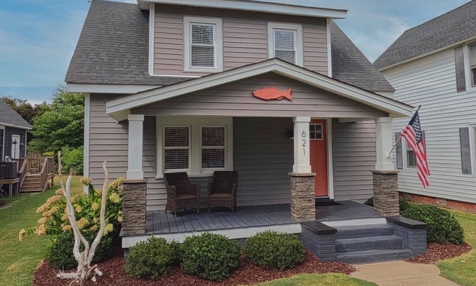 Cape Charles House | Wonderfully Updated and Renovated in the Historic District. 2-3 Night Min Stay