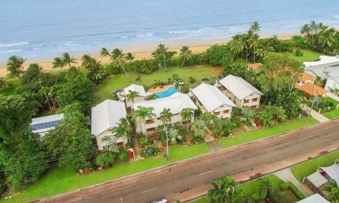 Wongaling Beach Apartment | Wongalinga Absolute Beachfront 2 Bedroom