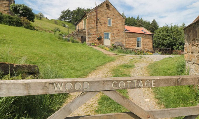 Chop Gate Cottage | WOOD COTTAGE, family friendly, character holiday cottage in Stokesley