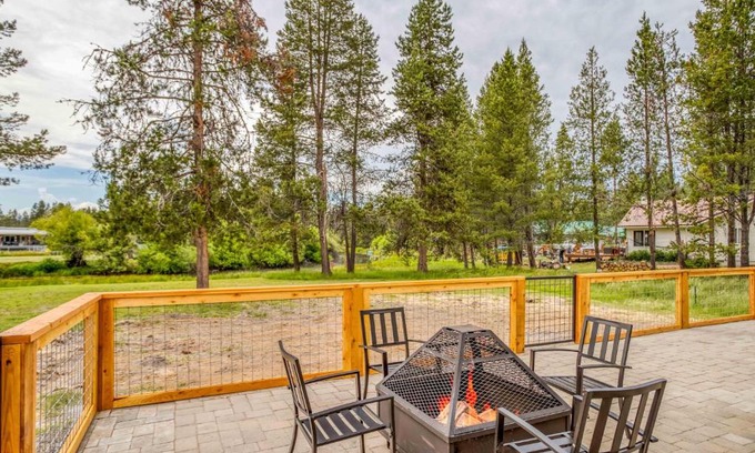 Oregon Water Wonderland House | Wood Duck Lodge - River Bend House - Meredith Lodging