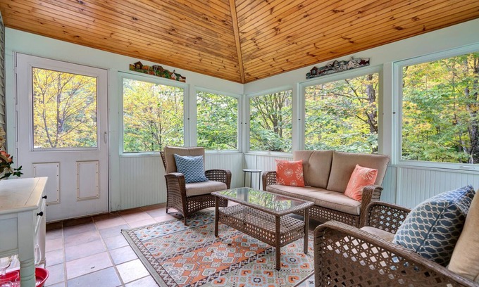 West Hartford House | Wood Stove, Close to the Club - Wooded Colonial